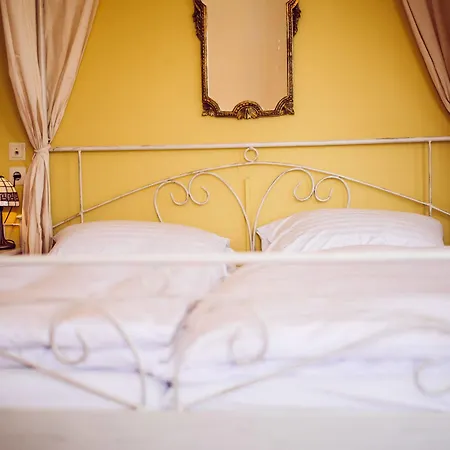 克恩顿费尔登酒店 4*